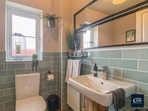 Family Bathroom - 2- click for photo gallery